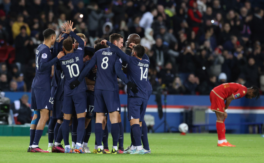  法甲黑马昂热爆冷击败巴黎圣日耳曼  