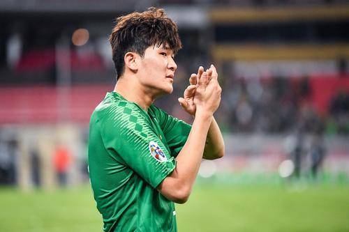  那不勒斯后防天坑再现，金玟哉失误导致惨败威尼斯  