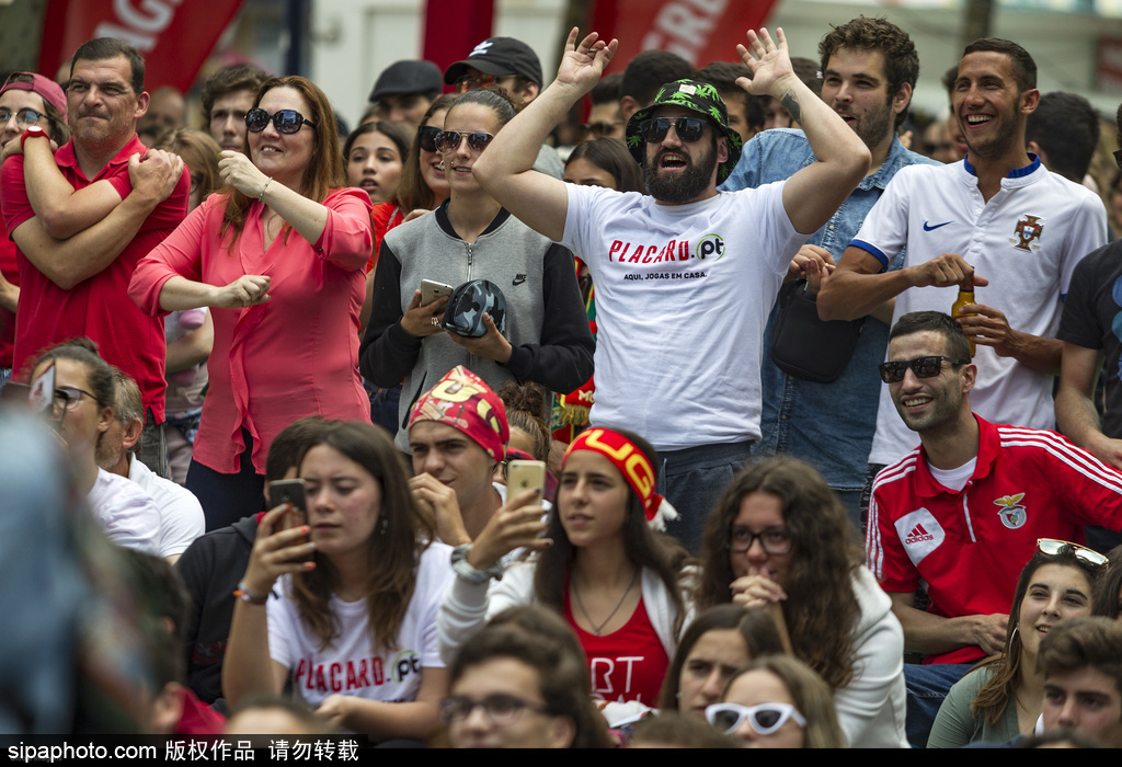  尼斯主场球迷助威声浪，激发球队逆转取胜